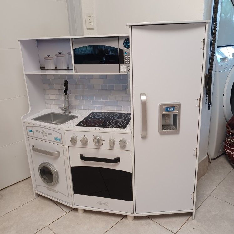 KidKraft Large Play Kitchen