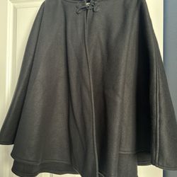 Women’s warm cape with hood