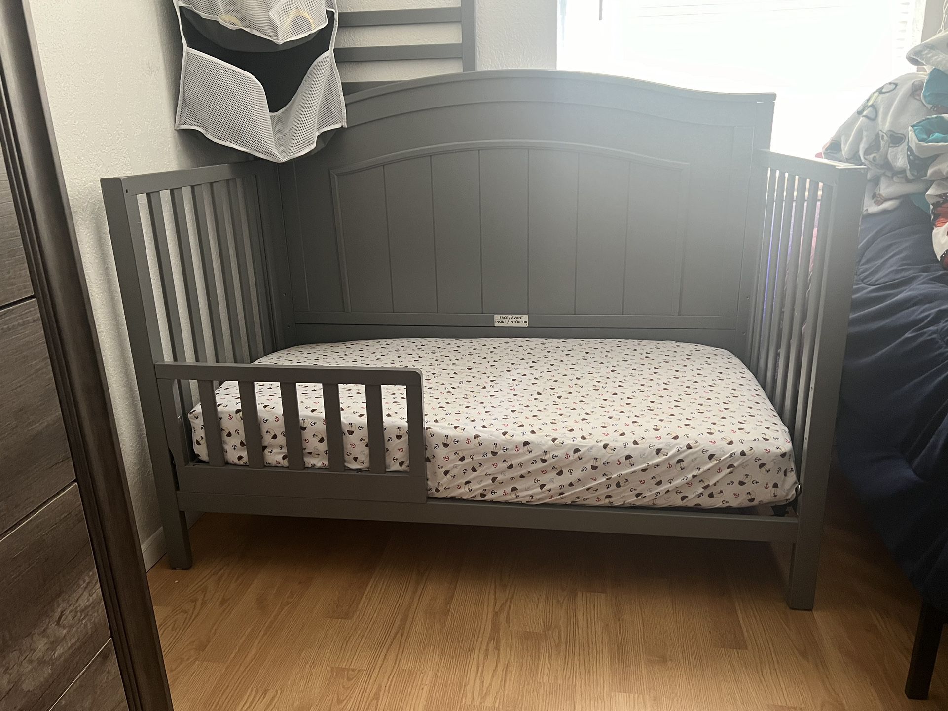 Baby/toddler Crib 