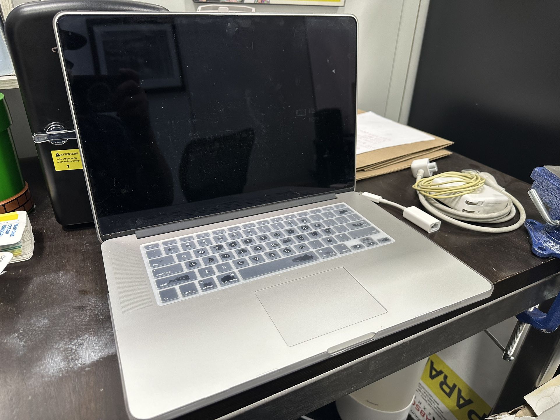 2015 MacBook Pro i7 2.5Ghz 16GB RAM 1TB HD
