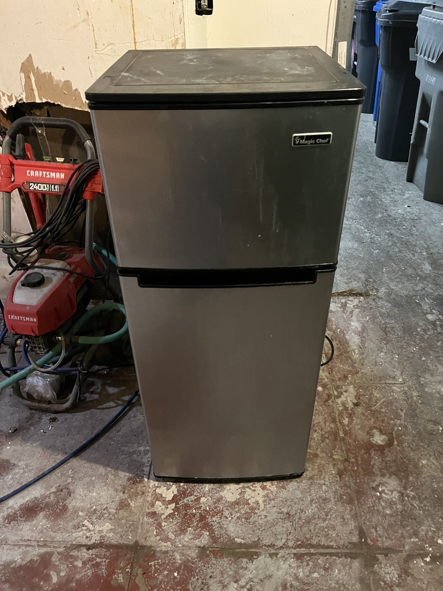 Magic Chef Refrigerator And Freezer