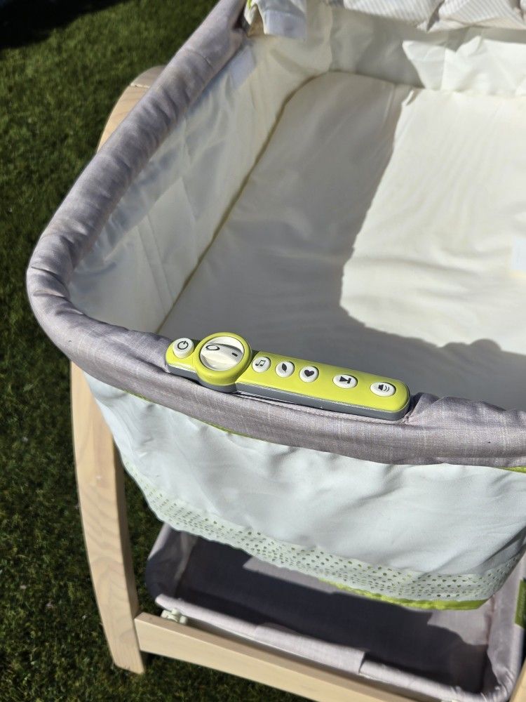 Summer Infant Bentwood Baisinett with Motion