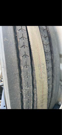 Hanford : 2 big rig tires 285/75R24.5 $425 for both - llantas troque