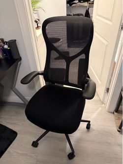 Ergonomic High-Back Mesh Office Chair – Black