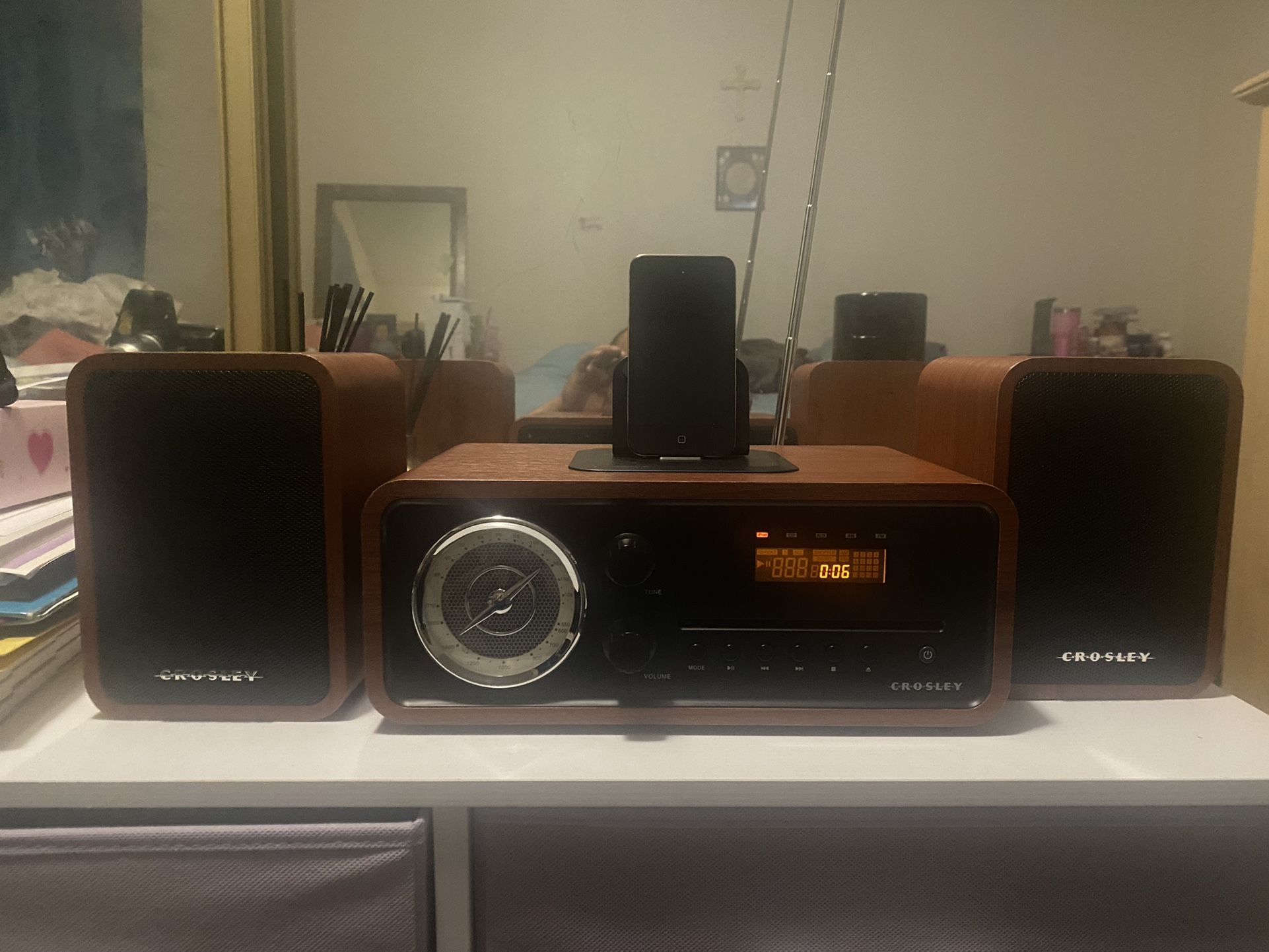 Crosley Audiophile Shelf System CD/IPOD/AM/FM Executive Stereo CR3012A