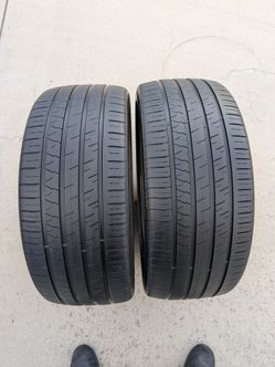 Pair of tires size 245/35/21 USED
