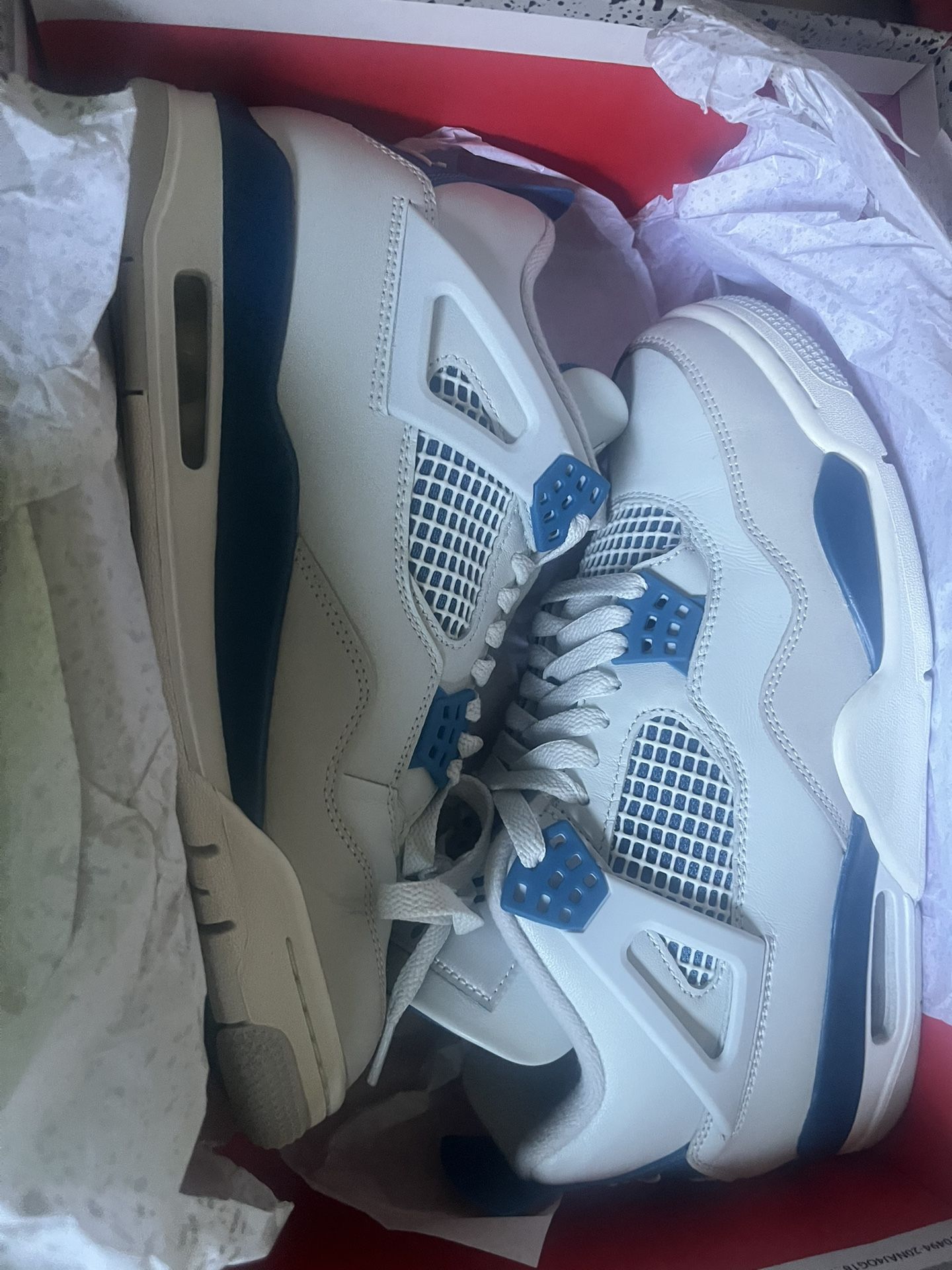 Jordan 4’s Retro Military Blue 200$