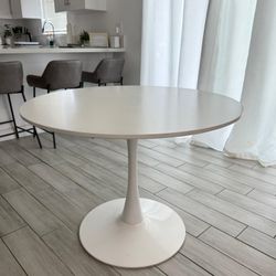 White Round Tulip Dining Table