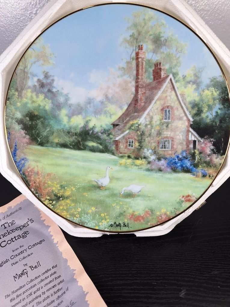 Exclusive 23K Gold rimmed Brand NEW Collectible Plate