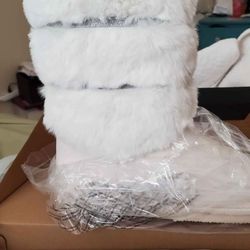 Fuzzy Low Cut Boots