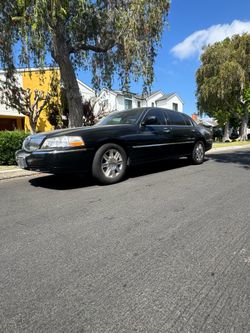2011 Lincoln Town Car Executive Trim