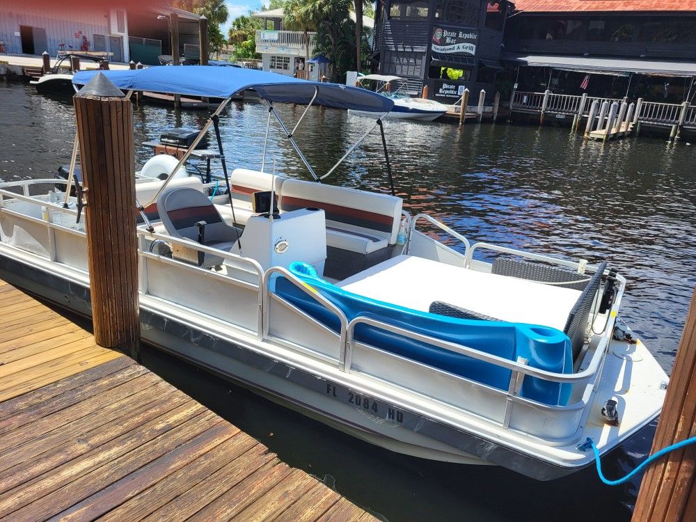 20 Ft Deck Boat 1993 With 2004 Mercury 150 Efi Outboard And Trailer