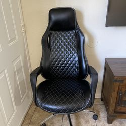 staples renaro bonded leather managers chair for Sale in El Cajon CA OfferUp