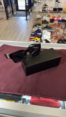 Louis Vuitton Sunglasses / with case