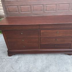 Durham Furniture Solid Cherry Contemporary Traditional Style 6-drawer Dresser with 2 hidden velvet-lined compartments and Mirror