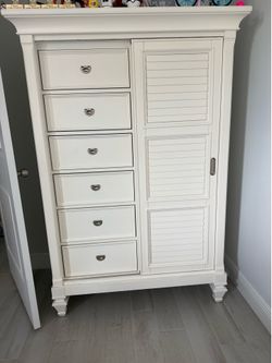 Dresser