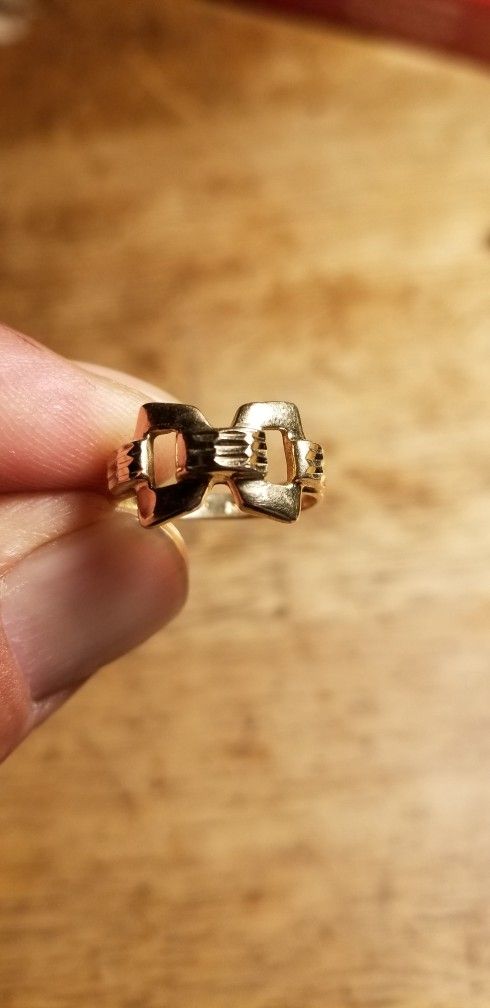 NICE 14K GOLD RING SIZE 7