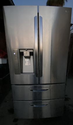 LG FRENCH STYLE REFRIGERATOR 