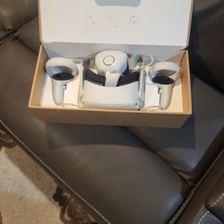 Oculus Quest 2 With Mounted Battery Pack