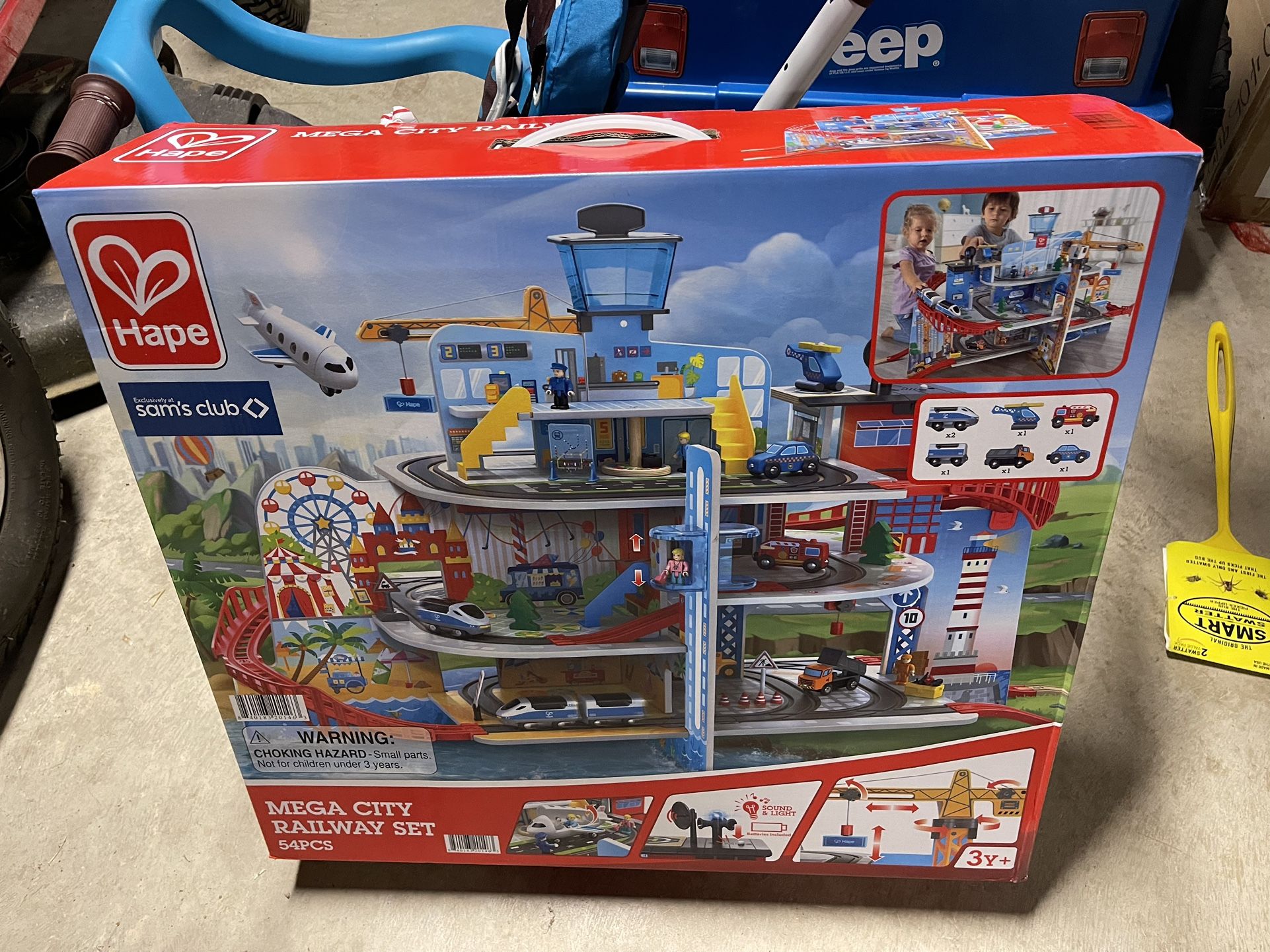 Hape Mega City Railway Set, 8 different themed sections - Brand New,Factory Sealed