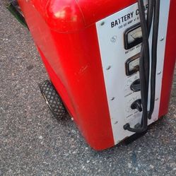 Battery Charger 100-60 amp at 6/12 volts