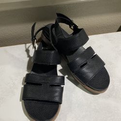 Women’s Black Sandals Size 7