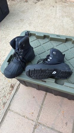 Snow boots