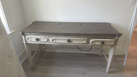 Country style  desk with free  Black Mesh Office Chair with Wheels