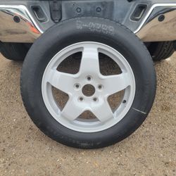Vendo  Llanta  extra de jeep  grand cherokee  del 2011 hasta la 2022 R18 original  es la extra esta nueva 