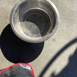 Dog dish metal