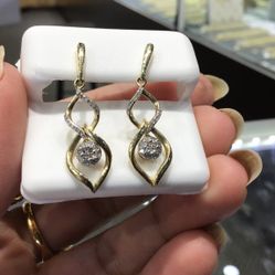 10k Gold Dangling Earrings  With 0.75ct Diamond .we Have On Special Sale Sale ..!!!!💎💎💎💎💎