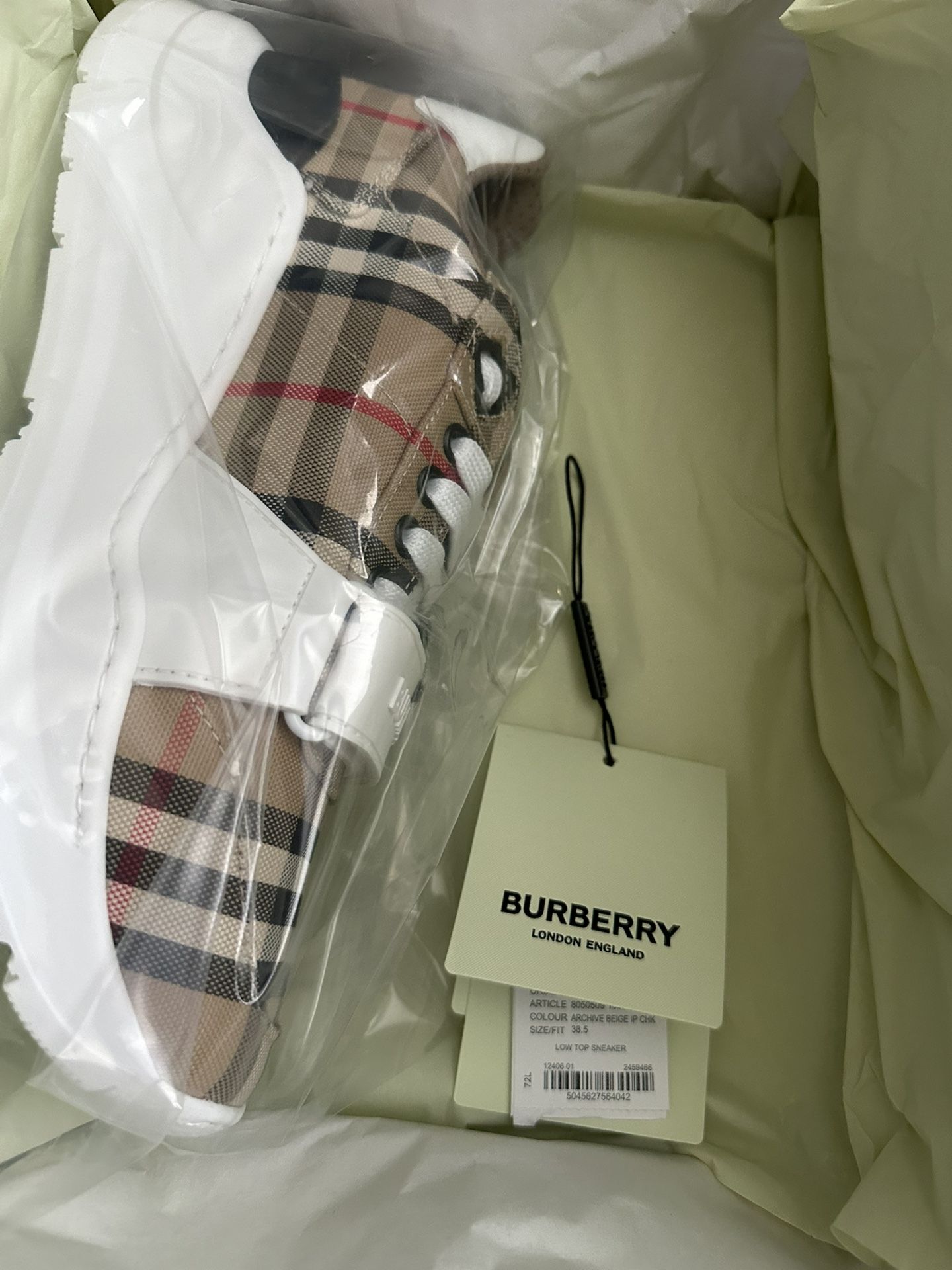 Burberry Shoes Perfect Christmas Gift