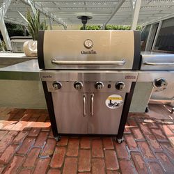 BBQ- -CHARBROIL -SIGNATURE SERIE AMPLIFIRE-4-BURNER GAS GRILL