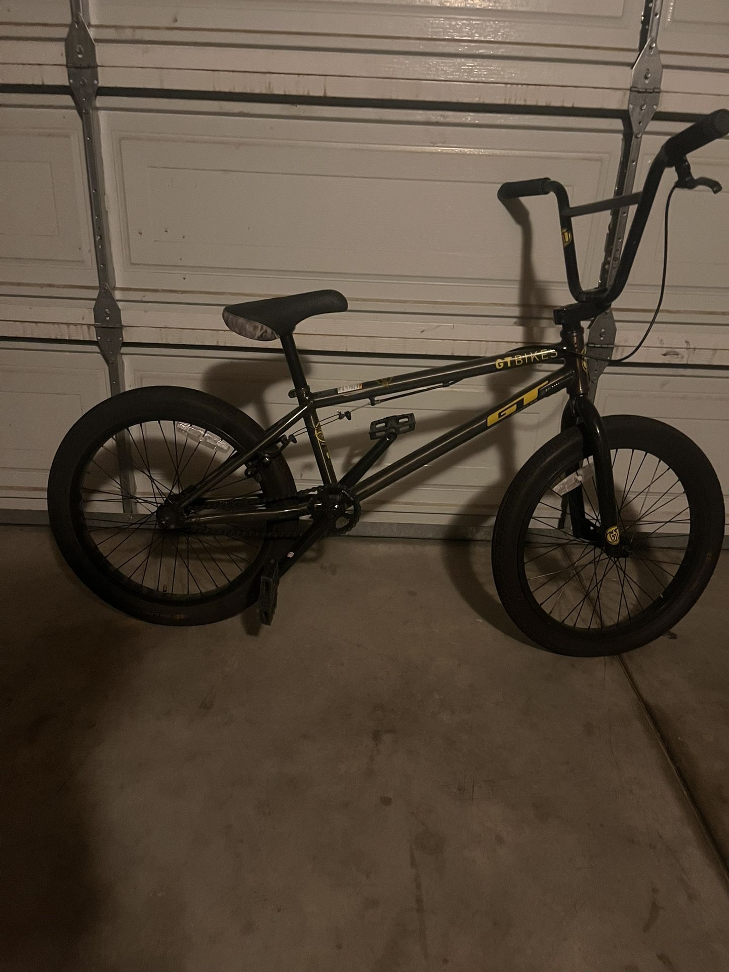 A GT bmx bike 20x2.35 inch wheels prices are negotiable