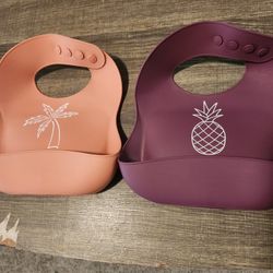 Ava & Oliver Silicone Bibs (2)