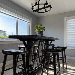 Dining Room Table Set , Coffee Table And Lamp, Excellent Condition Rooms To Go 