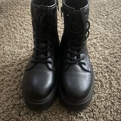 Women’s black boots