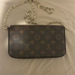 LV Bag Brand New Regular Price 1,580 I Want 700 THANKS!!