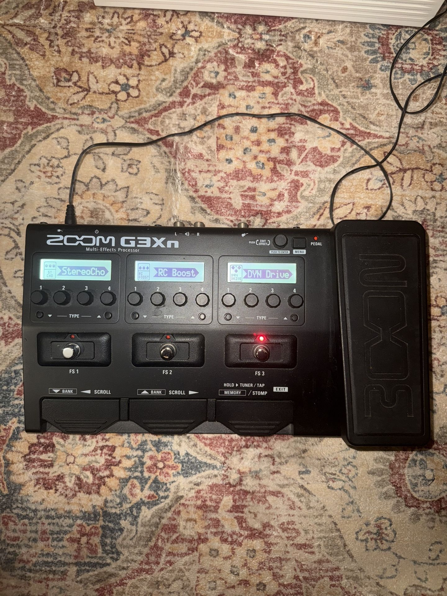 Zoom G3Xn Multi-Effects Processor Guitar Pedal (PedalBoard)