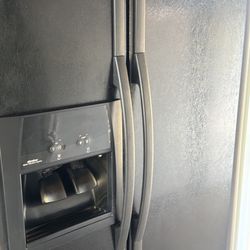 EXTRA CLEAN WHIRLPOOL GOLD DOUBLE DOOR REFRIGERATOR 35 1/2  WIDTH 69  1/2 LENGTH 29 1/2 DEPTH 