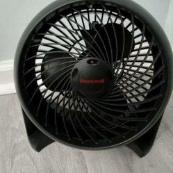 Floor/Table Top Fan by Honeywell