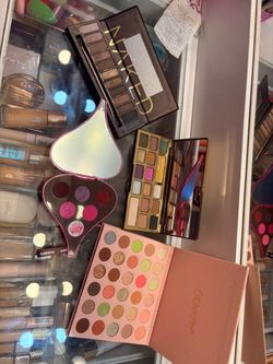 Eyeshadow palettes