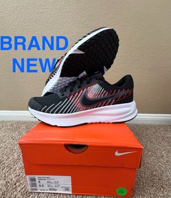 Sz 8M | 9.5W Nike Run Defy