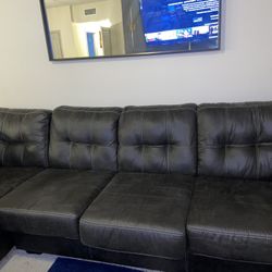 SECTIONAL COUCH