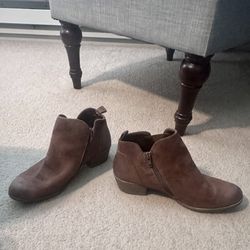 Arizona Women’s Block Heel Bootie