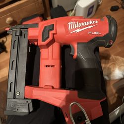 Milwaukee 18ga 1/4in Narrow Crown Stapler 