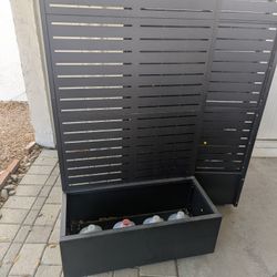 Black metal trellis planters