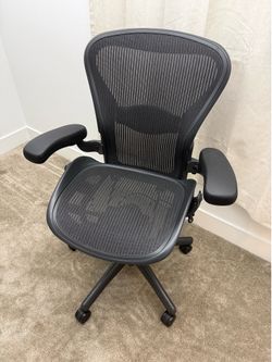 Herman Miller Aeron Classic Size B - Fully Loaded - Excellent Condition