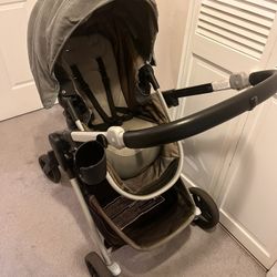 Graco Stroller, car seat 💺 with two bases for car seat , bassinet. Selling for $200 cash only. Cross posted