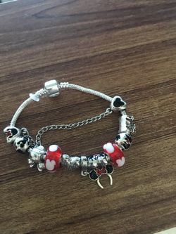 Fashion charm bracelet
